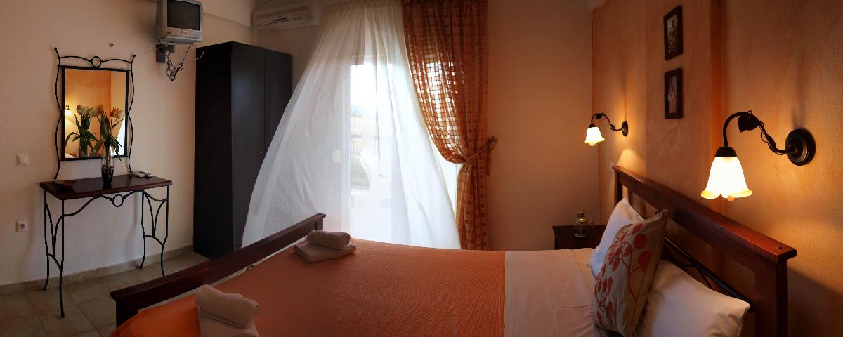 20-effie-p7047330-stitch-reffie2-room-850x340_1200x480