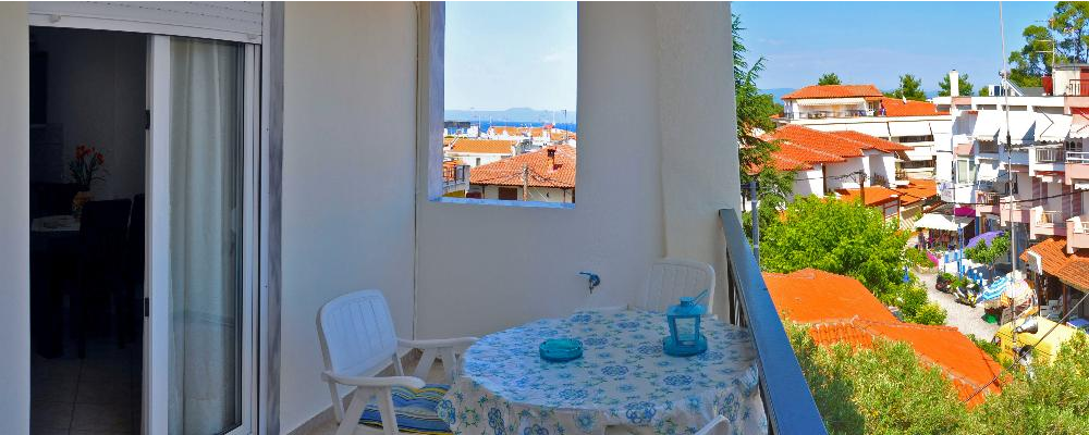 popis-nikon2015-003683_stitch-balcony3(850x340)_1000x399
